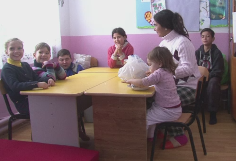 Un primar ofera gratuit case renovate si locuri de munca familiilor cu copii. Le pune in schimb o singura conditie