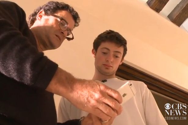 Functia iPhone-ului care i-a adus unui tanar o factura de peste 2.000 de dolari. Cum functioneaza "Wi-Fi Assist"