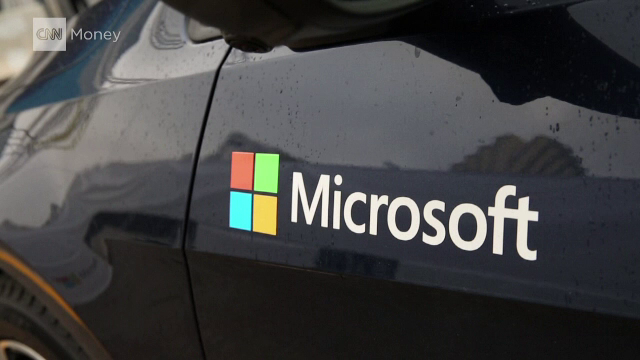 Microsoft lanseaza masina care se conduce singura.Cum arata automobilul inteligent care evita accidente si opreste la semafor