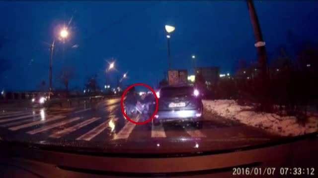 Un sofer din Prahova, cautat de autoritati. Barbatul a ranit o femeie pe trecerea de pietoni si a fugit