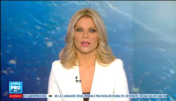 Testul de echilibristica al bucurestenilor, dupa topirea zapezii. Oamenii sar si garduri doar pentru a scapa de balti