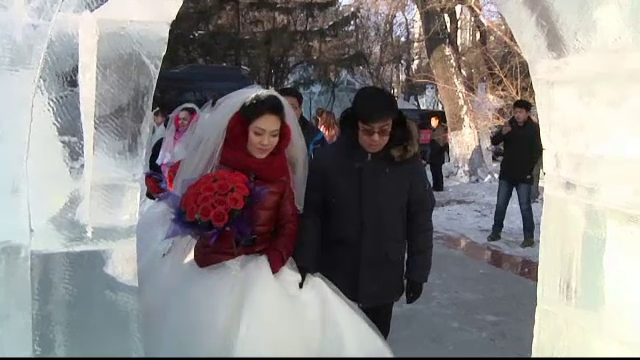 Nunta la comun in China. Motivul pentru care 15 cupluri au decis sa-si uneasca destinele in acelasi timp