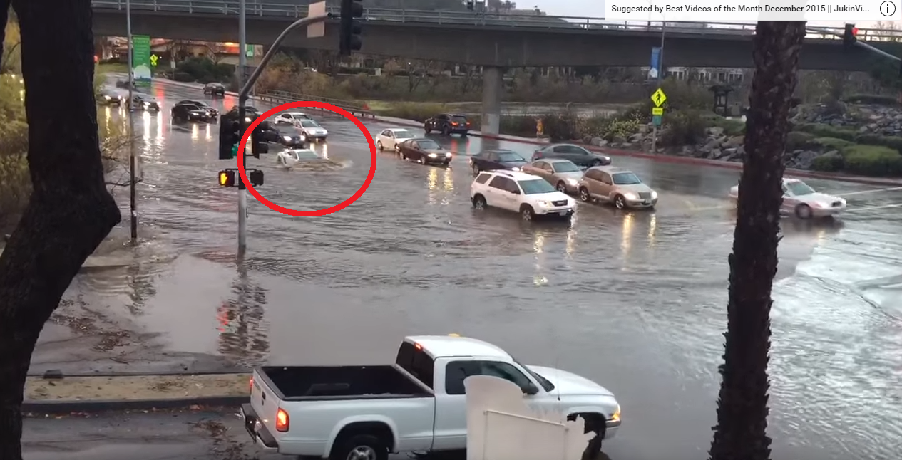 Ce se intampla cand treci cu un Lamborghini de 200.000 printr-o inundatie de un metru | VIDEO
