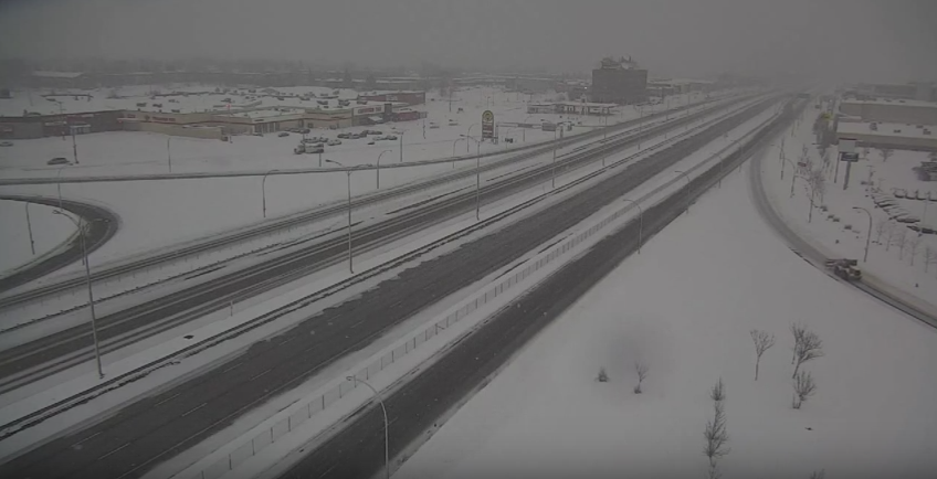 Ce a surprins o camera de supraveghere intr-o intersectie din Montreal. Imaginile au devenit virale pe internet