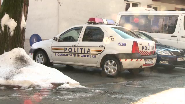 Doi tineri au murit si alti patru au fost raniti intr-un accident, in Olt. Masina lor s-a rasturnat peste fundatia unei case