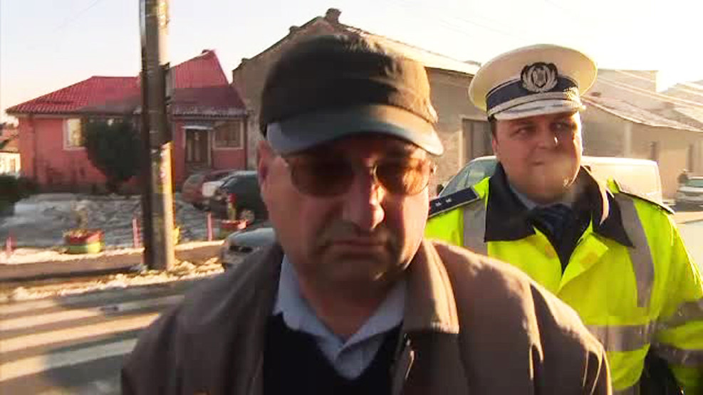 Un sofer din Gorj a trecut cu autocarul peste un pieton si a mers mai departe. De ce pasagerii nu au stiut ce s-a intamplat