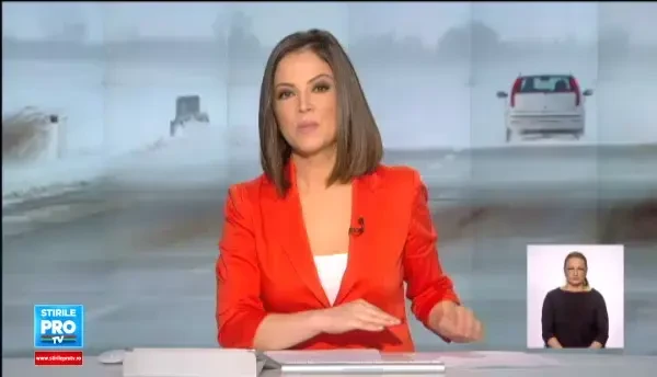 Zeci de oameni blocati pe drumurile din Suceava din cauza viscolului. Manevra facuta de un TIR pentru a evita un accident