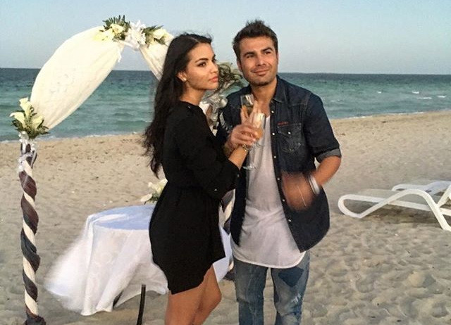 Adrian Mutu s-a casatorit cu Sandra Bachici, pe o plaja din Cuba. Mesajul postat de fotbalist pe Facebook. FOTO