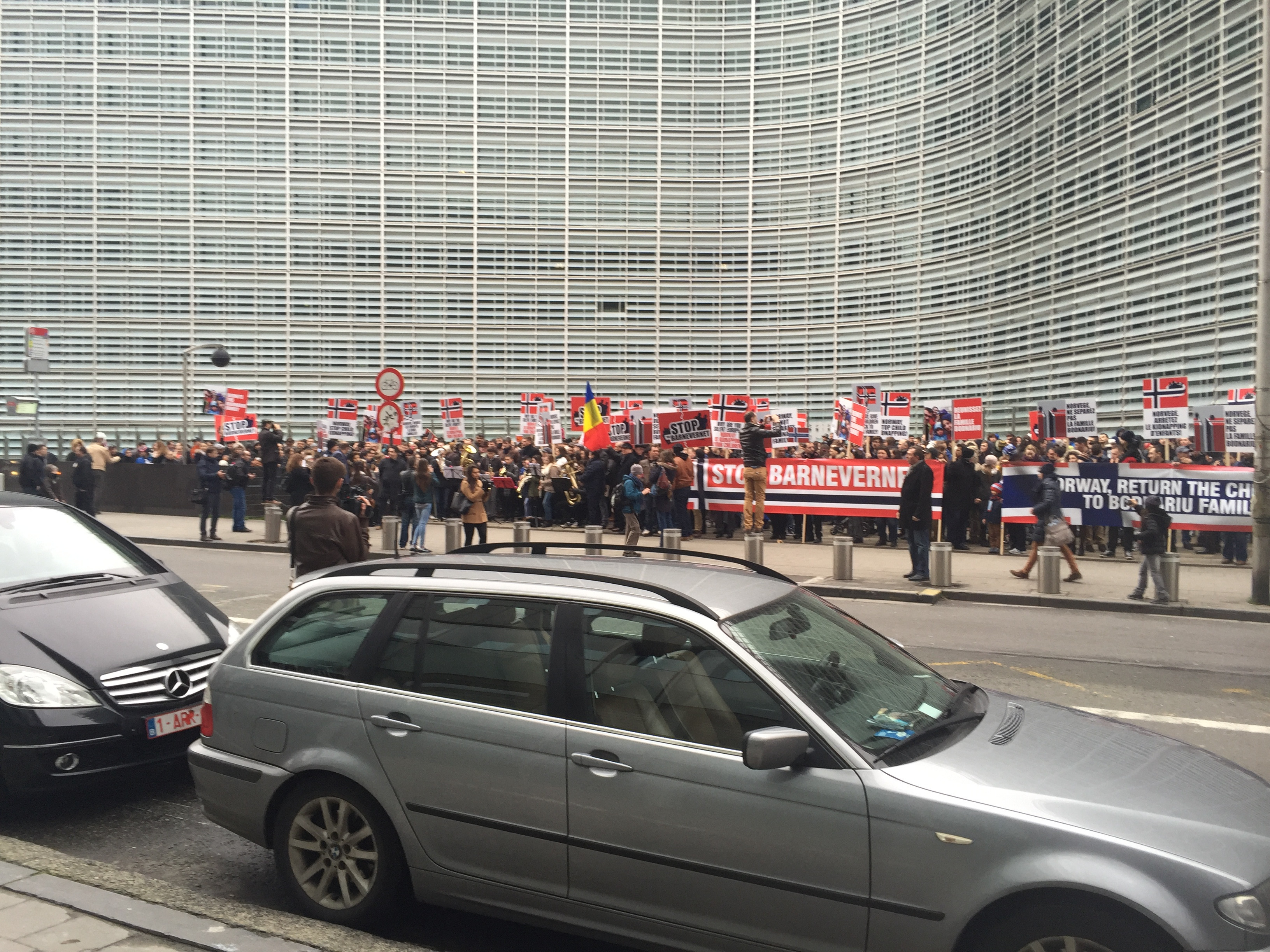 Cazul familiei Bodnariu, care a revoltat Norvegia, a scos romanii in strada, in tara si strainatate. Reactia autoritatilor