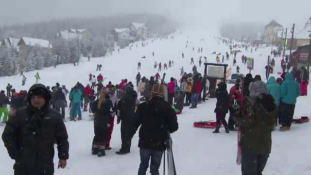 Ranca, luata cu asalt de mii de turisti dornici de distractie: "Nebunie in continuare. Parca nici nu s-a terminat concediu"