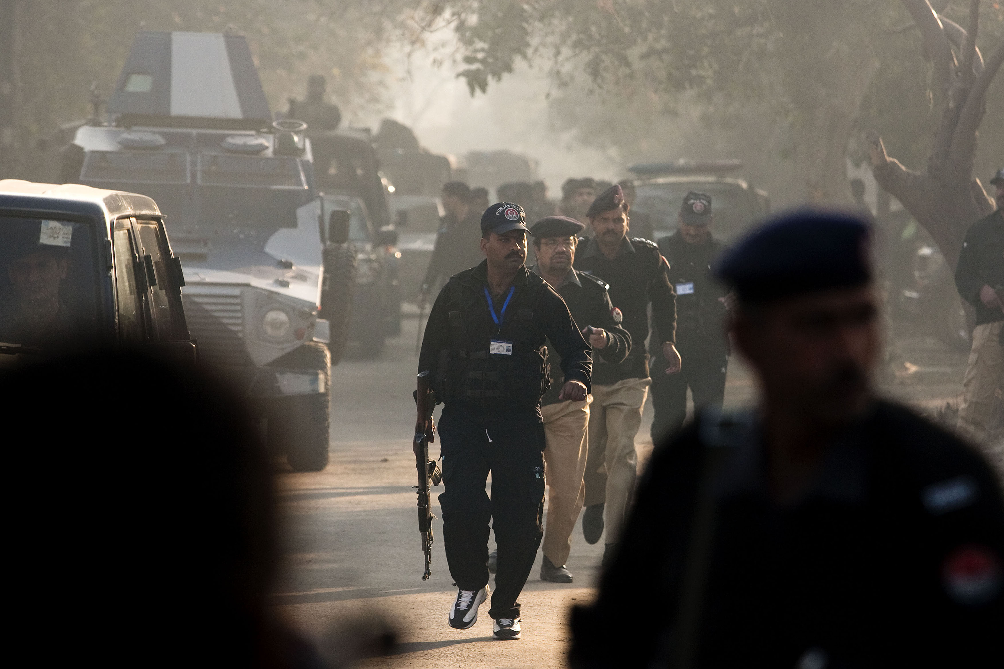 Un baiat de 7 ani din Pakistan a fost rapit si violat de patru barbati. Cum a fost gasit a doua zi