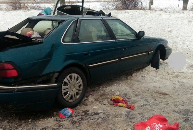 Grav accident in Republica Moldova, cu 5 autovehicule implicate. O femeie si un copil au murit. FOTO
