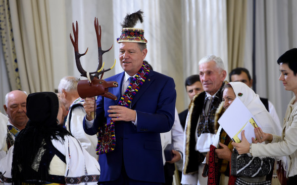 Presedintele Iohannis a primit anul trecut cadouri in valoare de aproape 13.000 de lei. Care este cel mai scump obiect