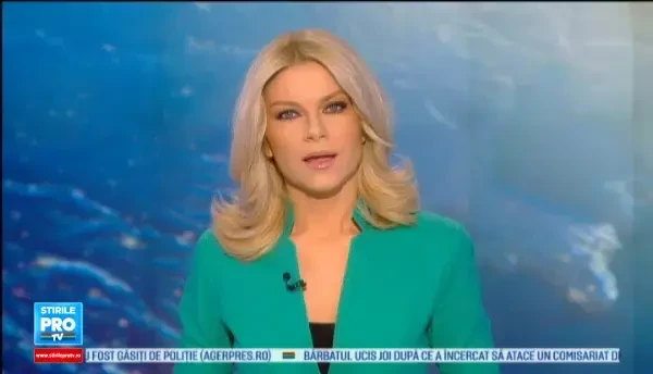 Aparitie spectaculoasa pe apele Muresului. Un stol de lebede a atras privirile trecatorilor, care le-au dat de mancare