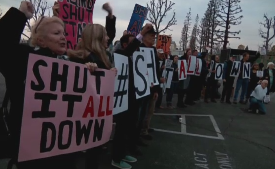 Stare de urgenta intr-o suburbie din Los Angeles. Zeci de mii de metri cubi de gaz se scurg in fiecare ora in atmosfera