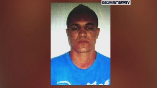 Presa germana: Islamistul impuscat mortal joi la Paris a trecut si prin Romania. S-a pozat cu steagul ISIS