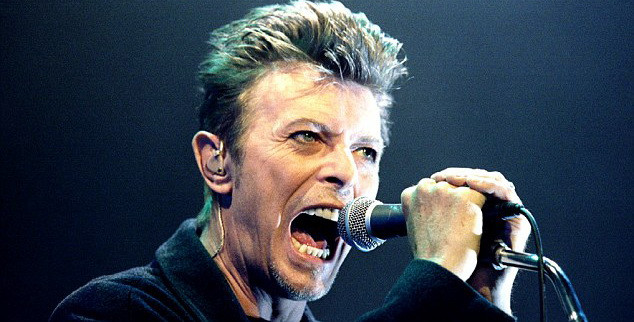David Bowie a murit la 69 de ani, dupa o lupta de 18 luni cu cancerul. Ultima fotografie cu artistul in viata