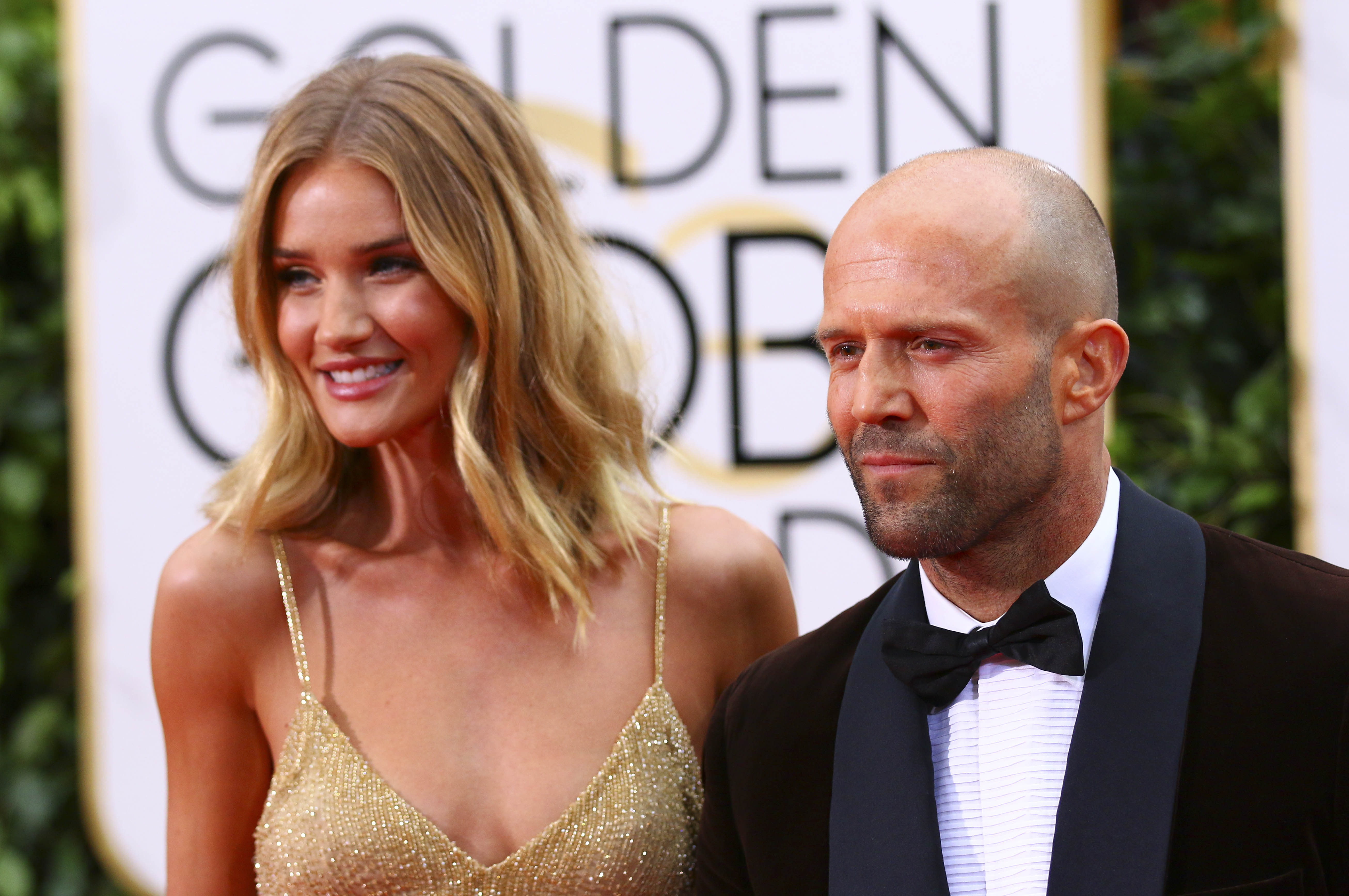 S-a logodit?! Cum a aparut Jason Statham la Globurile de Aur