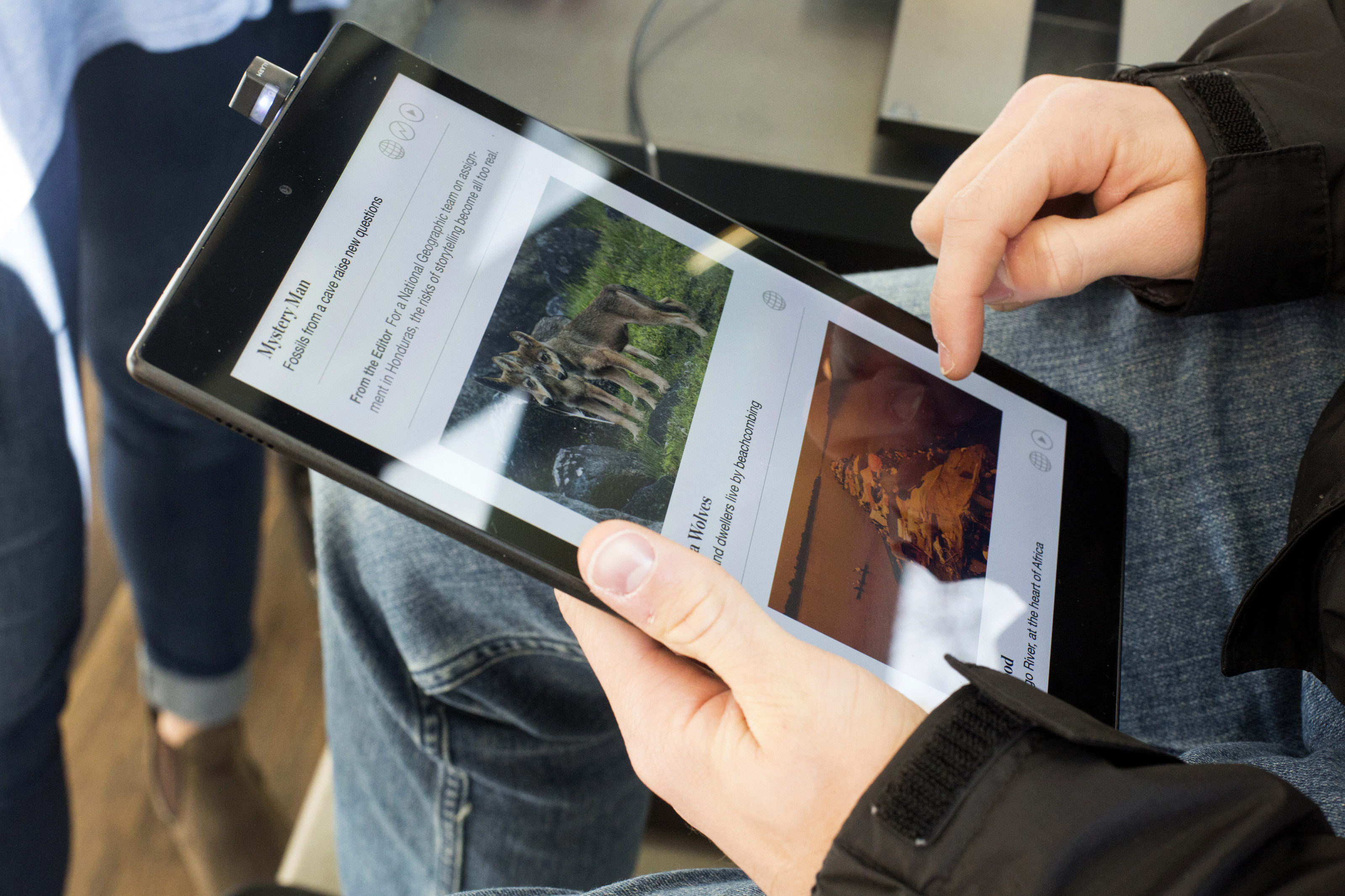 Surpriza imensa pentru un barbat care a comandat online un Kindle. Ce a primit in schimb in colet