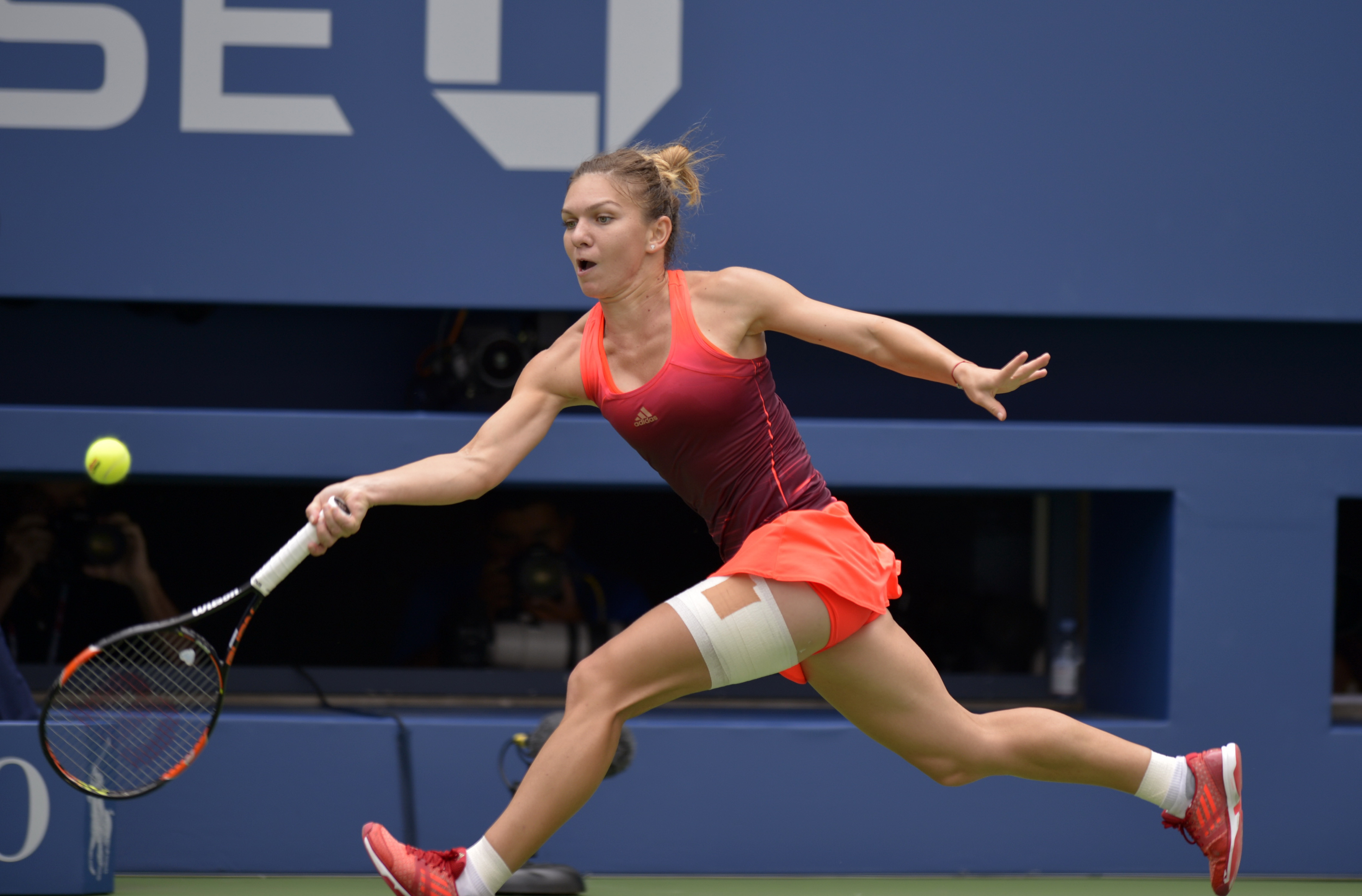 Simona Halep, prima victorie in 2016. Romanca a invins-o la Sydney pe Caroline Garcia si s-a calificat in sferturi