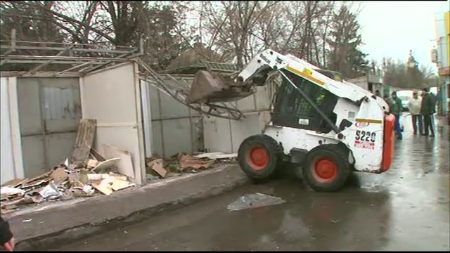 Scandal in Piata Sudului, unde Primaria Sectorului 4 a demolat chioscurile fara autorizatie: "Credeam ca functionam legal"