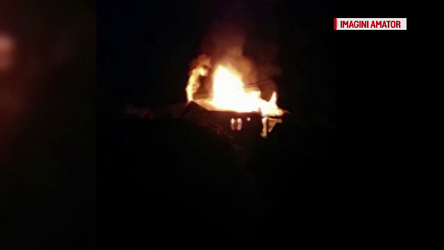 Casa le-a luat foc din nou la cateva ore dupa ce pompierii au plecat. Acuzatiile grave facute de o familie din Dambovita