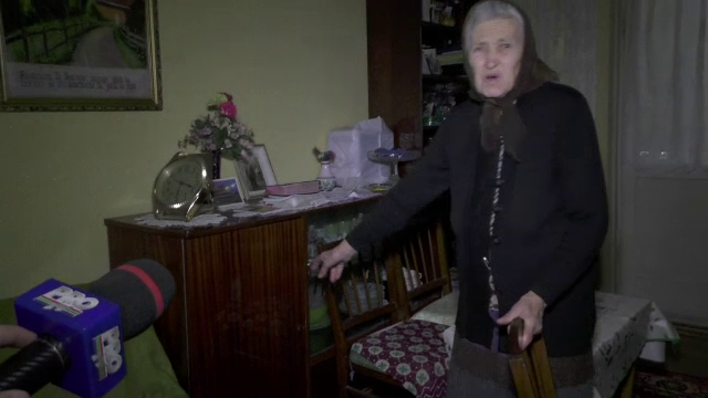 Metoda prin care doi indivizi au intrat in casa unei batrane si i-au furat toti banii. Politistii au deja un cerc de suspecti