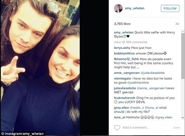 Si-a facut un selfie cu idolul adolescentelor, dar nu-si imagina ce va urma. Ce i s-a intamplat dupa ce a publicat poza