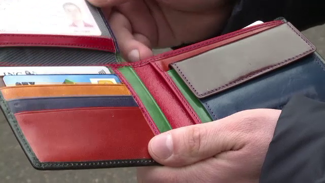 A gasit un portofel cu 700 de euro si a postat anuntul pe Facebook. Ce risca barbatul daca nu gaseste proprietarul in 10 zile