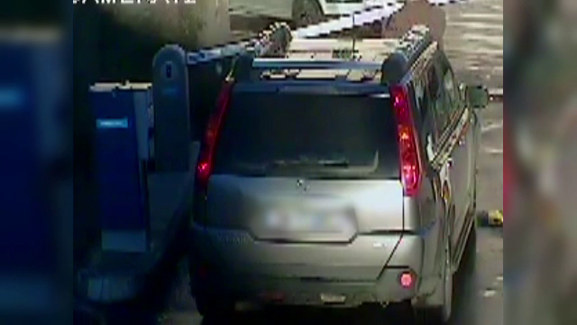 Solutia brutala a unui sofer care nu si-a mai gasit tichetul de parcare. Scena a fost surprinsa de camere