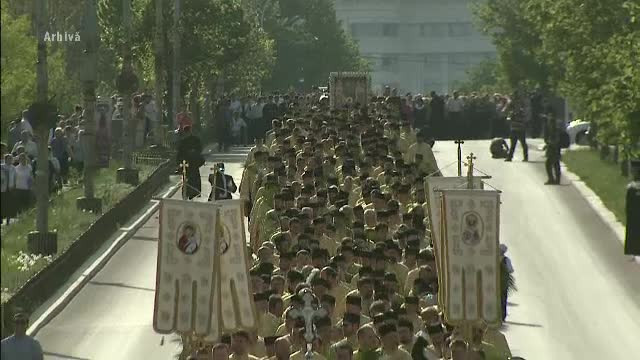 Preotii ar putea fi verificati daca au colaborat cu Securitatea. BOR nu se opune, dar cere atentie la "nuantare"