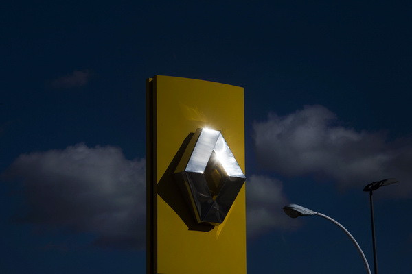Actiunile Renault, in picaj cu peste 20% dupa anuntul unor perchezitii. 2 MLD. euro pierdere din capitalizarea de piata