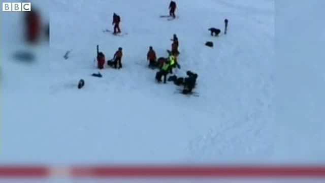 Un grup de romani, banuit ca a provocat tragedia de miercuri din Alpi. Trei persoane au murit ingropate de o avalansa