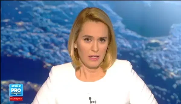 Circ in fata unui liceu din Constanta. Oameni nevoiasi s-au batut pe hainele donate de angajati