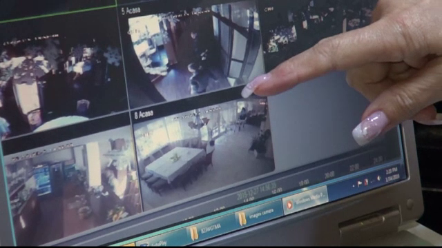 Trei minute si sapte secunde. De atat a avut nevoie un tanar din Galati pentru a fura 8500 de lei. Imaginile surprinse