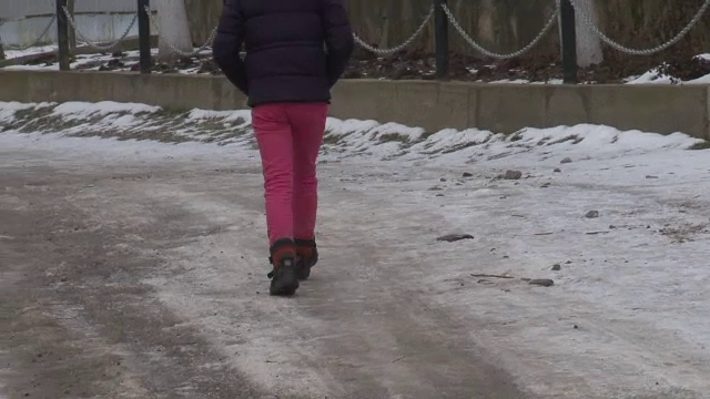 Timp de 2 ani, un barbat din Botosani si-a violat fiica de doar 11 ani. De ce mama copilei a preferat sa ascunda totul