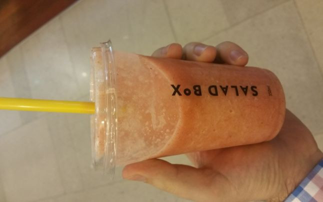 Ce a gasit un clujean intr-un suc de pepene si capsuni. Reactia vanzatoarei: "Reteta este secreta”