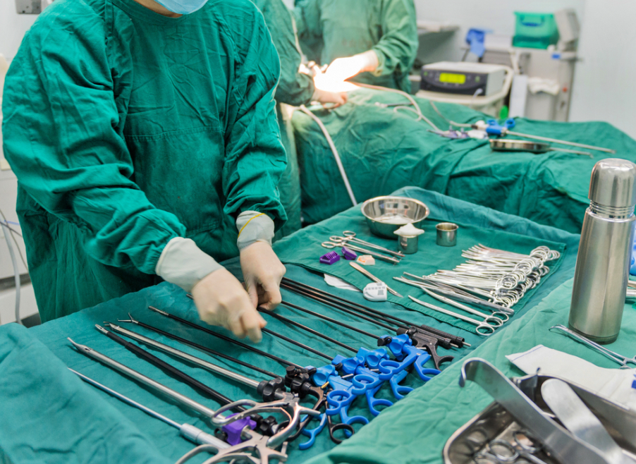 Chirurgii, nevoiți să-i scoată unei femei toate organele din abdomen. Ce pățise