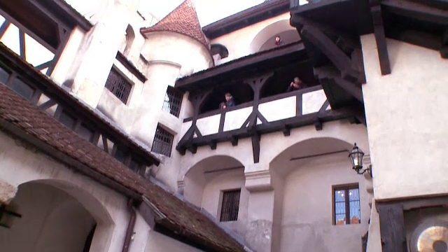 Castelul Bran isi recapata popularitatea printre turistii straini. Ce idee au gasit localnicii pentru a-i face sa revina