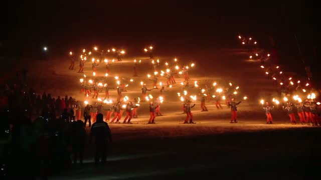 Spectacol impresionat pe partie, in Poiana Brasov. Gestul care marcheaza inceputul sezonului de schi