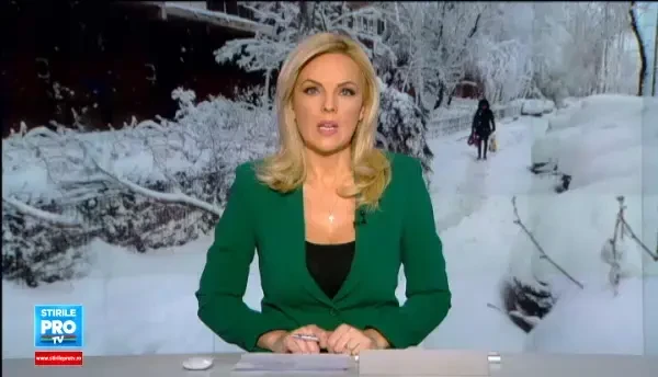 Capitala sub zapada: trotuare si statii RATB blocate, strazi acoperite de omat. Politia a amendat firmele de deszapezire