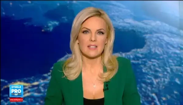 Metoda inedita prin care cativa tineri s-au distrat si au deszapezit in acelasi timp. Clipul s-a viralizat pe Facebook