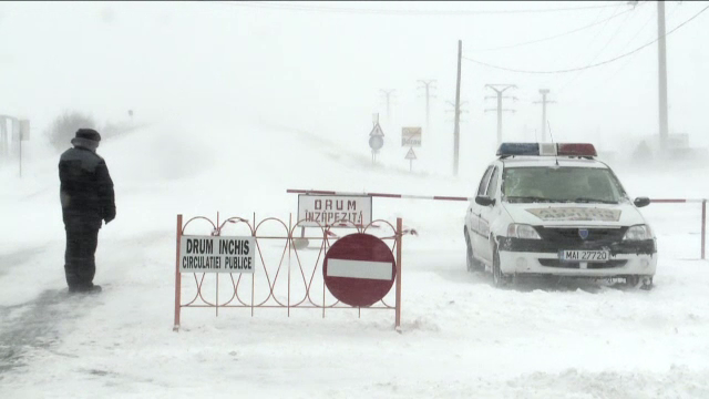 Judetul in care iarna s-a intors cu forte proaspete. Traficul e restrictionat si se circula greu din cauza viscolului