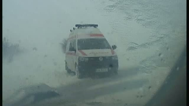 Operatiuni de salvare contra cronometru, prin nameti care au atins 3 metri. O gravida din Vaslui a nascut la dispensar