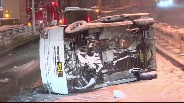 Probleme in Tokyo din cauza ninsorilor. Accidente pe sosele si 100 de zboruri anulate