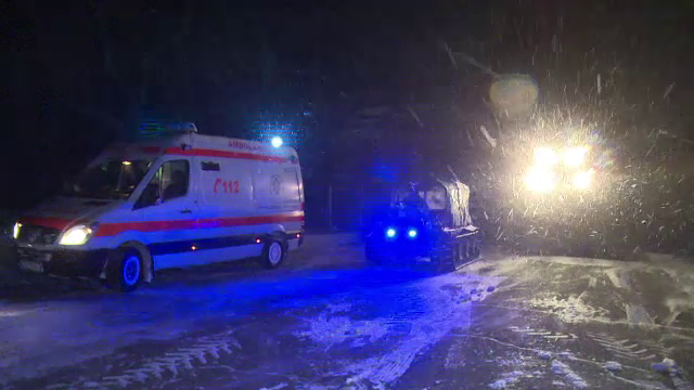 Operatiune dramatica de salvare la Vaslui. Un echipaj a ramas blocat in nameti, elicopterul SMURD nu a putut ateriza