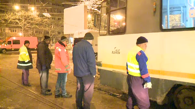 Gerul aduce primele probleme in Capitala. Un tramvai a deraiat din cauza inghetului