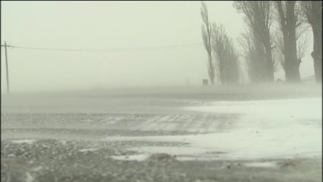 COD GALBEN de ger in 19 judete din tara, pana joi dimineata. Valul de aer polar incepe de marti seara sa inghete Romania