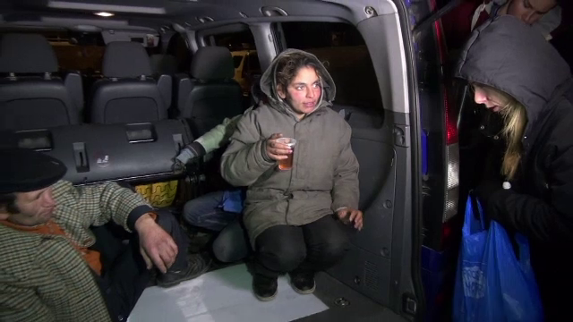 De ce refuza oamenii strazii sa mearga in centrele sociale si aleg sa doarma in frig, la -25 de grade Celsius