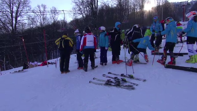 Sfaturile micilor schiori care s-au intrecut pe partie, in Maramures, in ciuda gerului: "Trebuie sa fii imbracat bine"